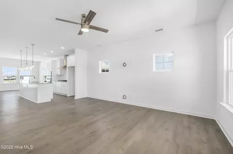 Living - 307 Iris Cir, Moyock, NC 27958 photo 3 of 5