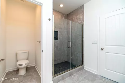 Bath - 307 Iris Cir, Moyock, NC 27958 photo 2 of 8