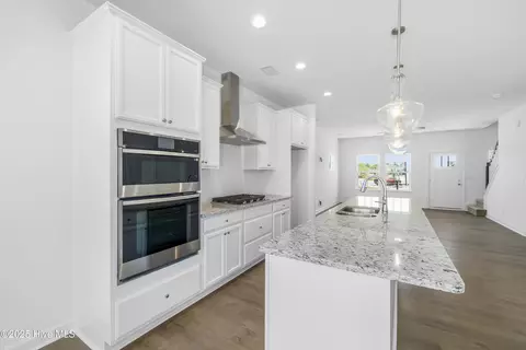 Kitchen - 307 Iris Cir, Moyock, NC 27958 photo 3 of 4