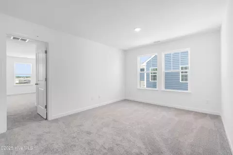 Bedroom - 307 Iris Cir, Moyock, NC 27958 photo 6 of 9