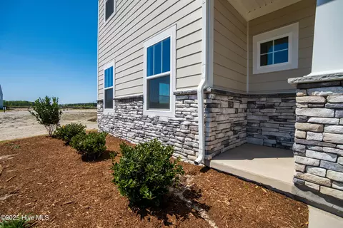 Exterior - 307 Iris Cir, Moyock, NC 27958 photo 5 of 6