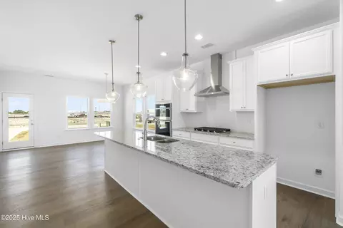 Kitchen - 307 Iris Cir, Moyock, NC 27958 photo 1 of 4