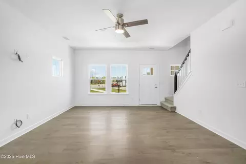 Living - 307 Iris Cir, Moyock, NC 27958 photo 1 of 5