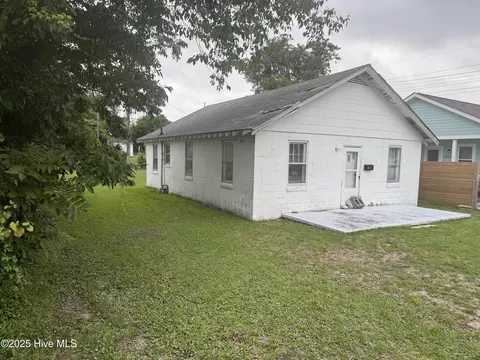 305 N 15th St, Morehead City, NC 28557