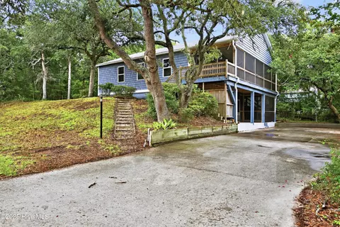 108 SE 37th St, Oak Island, NC 28465
