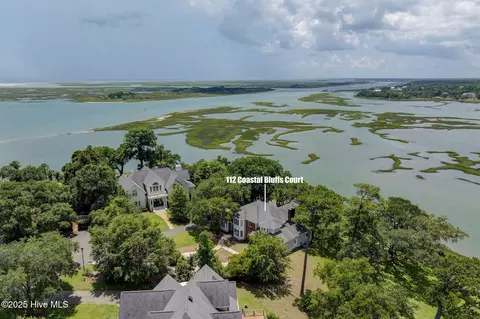 112 Coastal Bluffs Ct, Hampstead, NC 28443