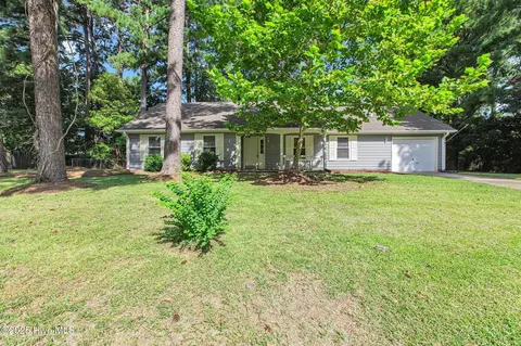 821 Shadowridge Rd, Jacksonville, NC 28546