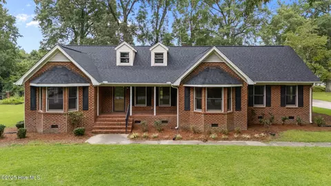 1060 Northwoods Dr, Greenville, NC 27834