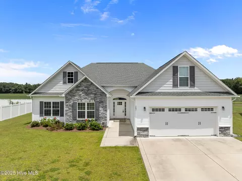 505 Flip Flop Ln, Grimesland, NC 27837