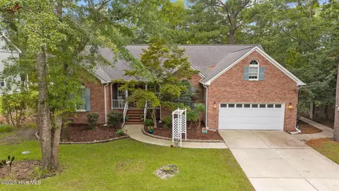 208 Chateau Dr, New Bern, NC 28560