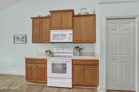 Kitchen - 104 Firefly Dr, Hampstead, NC 28443 photo 3 of 3
