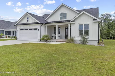 207 Bogue Carrier Ct, Newport, NC 28570