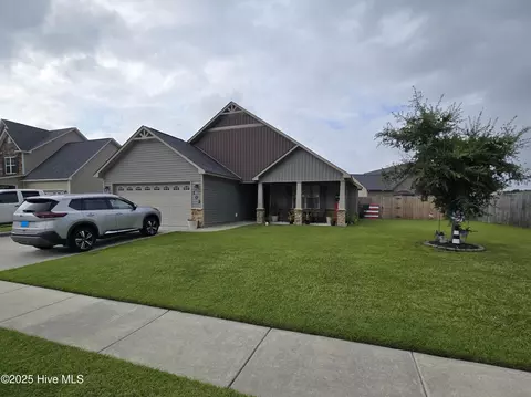 102 Stonecroft Ln, Jacksonville, NC 28546