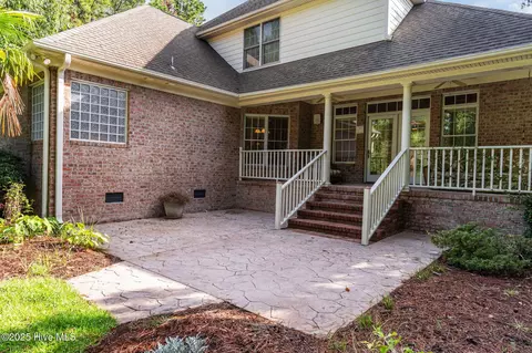 Exterior - 305 Tall Ships Ln, Hampstead, NC 28443 photo 6 of 11