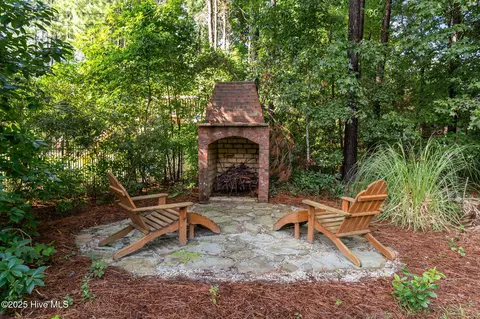 Exterior - 305 Tall Ships Ln, Hampstead, NC 28443 photo 5 of 11