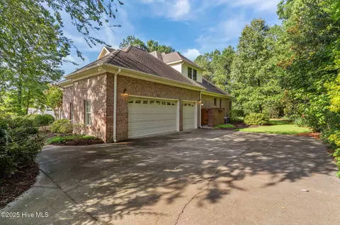 Exterior - 305 Tall Ships Ln, Hampstead, NC 28443 photo 10 of 11