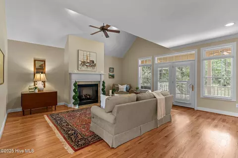 Living - 305 Tall Ships Ln, Hampstead, NC 28443 photo 1 of 1
