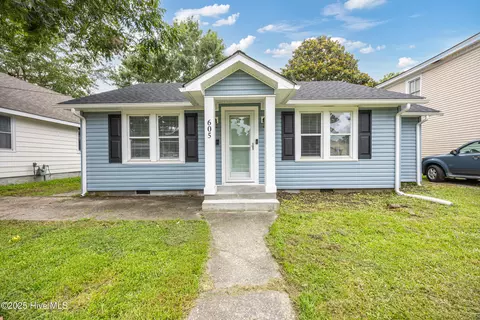605 Maple St, Elizabeth City, NC 27909