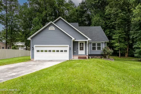 203 Lava Ct, Jacksonville, NC 28540