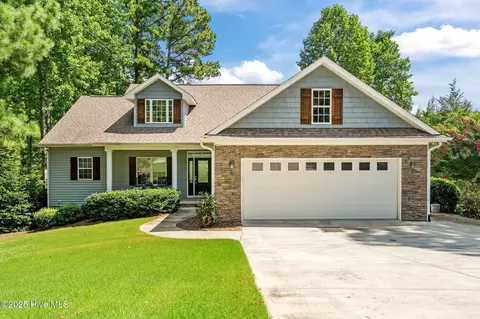 530 Lake Forest Dr SE, Pinehurst, NC 28374