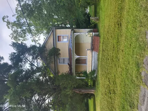 591 E Pungo St, Belhaven, NC 27810