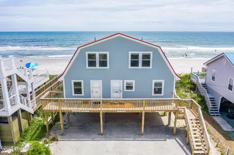 324 N Shore Dr, Surf City, NC 28445