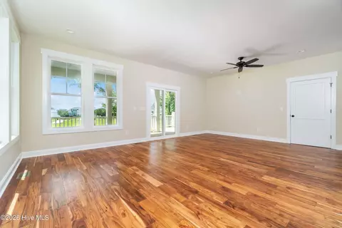 4007 Tarpon Dr, Oriental, NC 28571