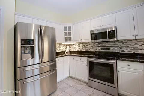Kitchen - 370 Fairway Ct, Pinehurst, NC 28374 photo 5 of 7