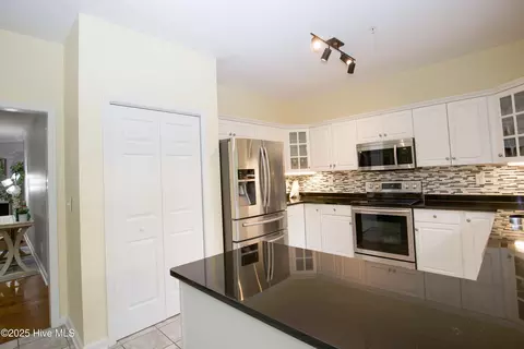 Kitchen - 370 Fairway Ct, Pinehurst, NC 28374 photo 4 of 7