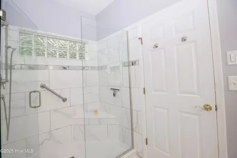 Bath - 370 Fairway Ct, Pinehurst, NC 28374 photo 2 of 5