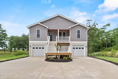 402 Harrison Ct, Sneads Ferry, NC 28460