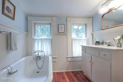Bath - 185 Cherokee Rd, Pinehurst, NC 28374 photo 1 of 4