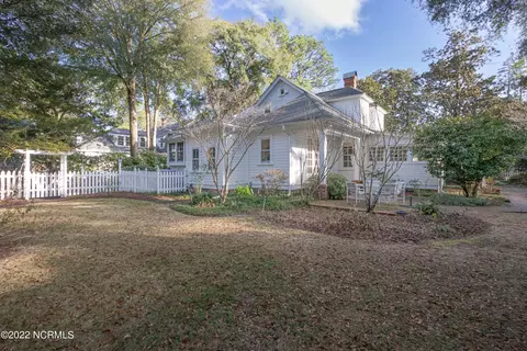 Exterior - 185 Cherokee Rd, Pinehurst, NC 28374 photo 8 of 9