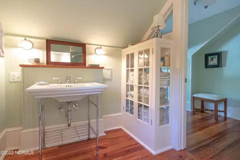 Bath - 185 Cherokee Rd, Pinehurst, NC 28374 photo 2 of 4