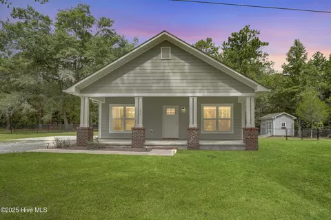 185 Van Riggs Rd, Hubert, NC 28539