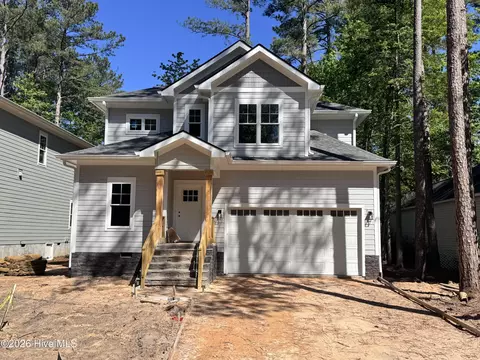 662 Wren Ln, Vass, NC 28394