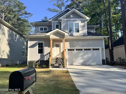 662 Wren Ln, Vass, NC 28394