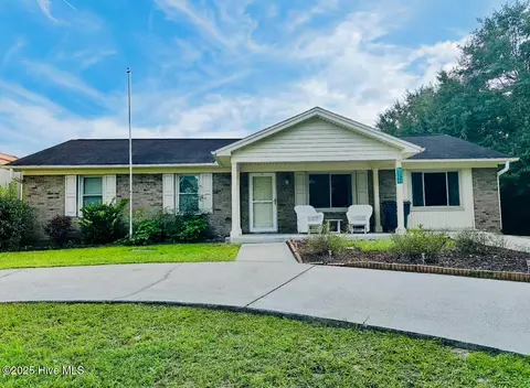 5130 Chaucer Dr, Wilmington, NC 28405