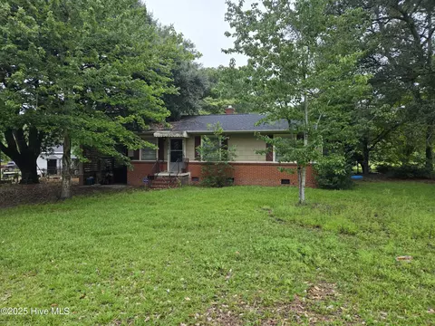 402 Locut St, Hamlet, NC 28345