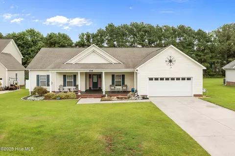 216 Raven Ridge Ct, Swansboro, NC 28584