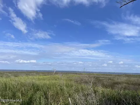 237 Garbacon Dr, Beaufort, NC 28516
