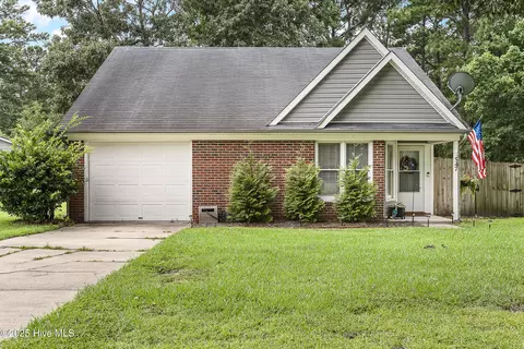547 Shadowridge Rd, Jacksonville, NC 28546