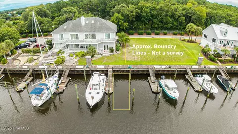911 Radnor Rd, Wilmington, NC 28409