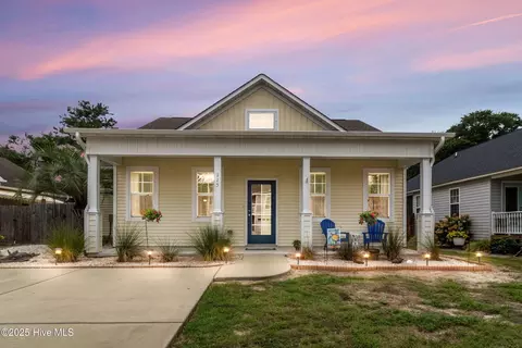 115 NE 25th St, Oak Island, NC 28465