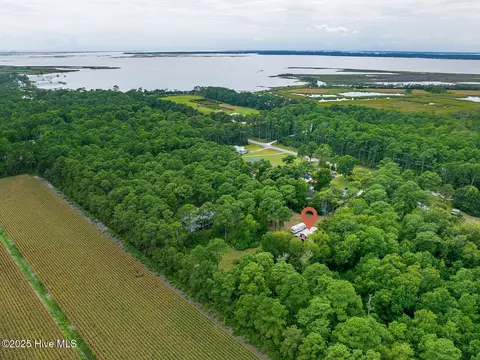 727 Crow Hill Rd, Beaufort, NC 28516