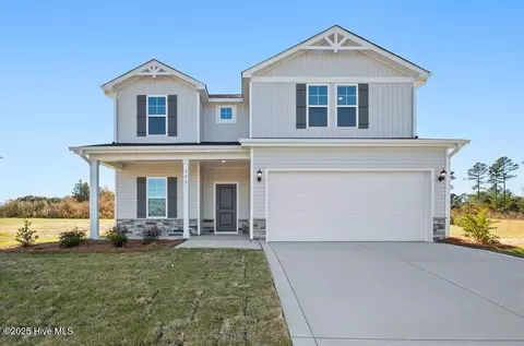 373 Ashley Heights Dr, Aberdeen, NC 28315