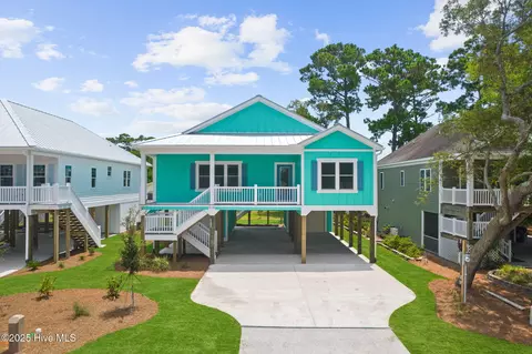 228 NE 56th St, Oak Island, NC 28465
