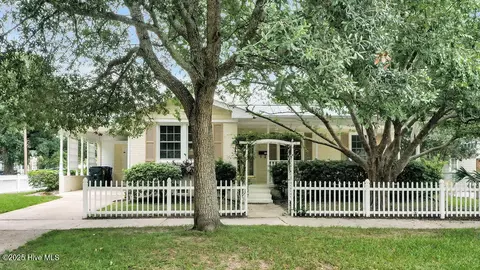 120 N Lord St, Southport, NC 28461