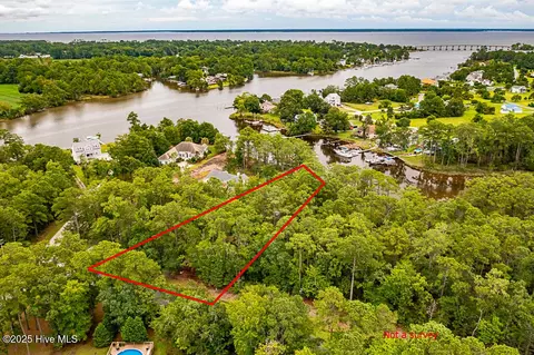 398 Smith Creek Rd, Oriental, NC 28571