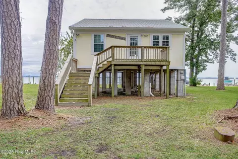 201 Hickory Point Dr, Aurora, NC 27806